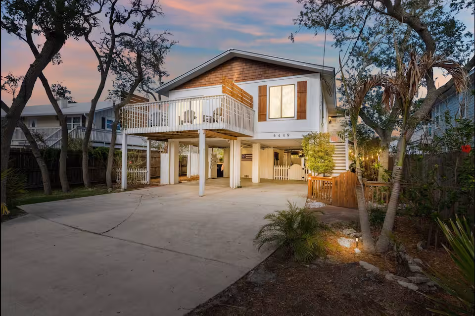 Cowboy Pool, Beach, Bike, Grill, Stroller, Dogs OK