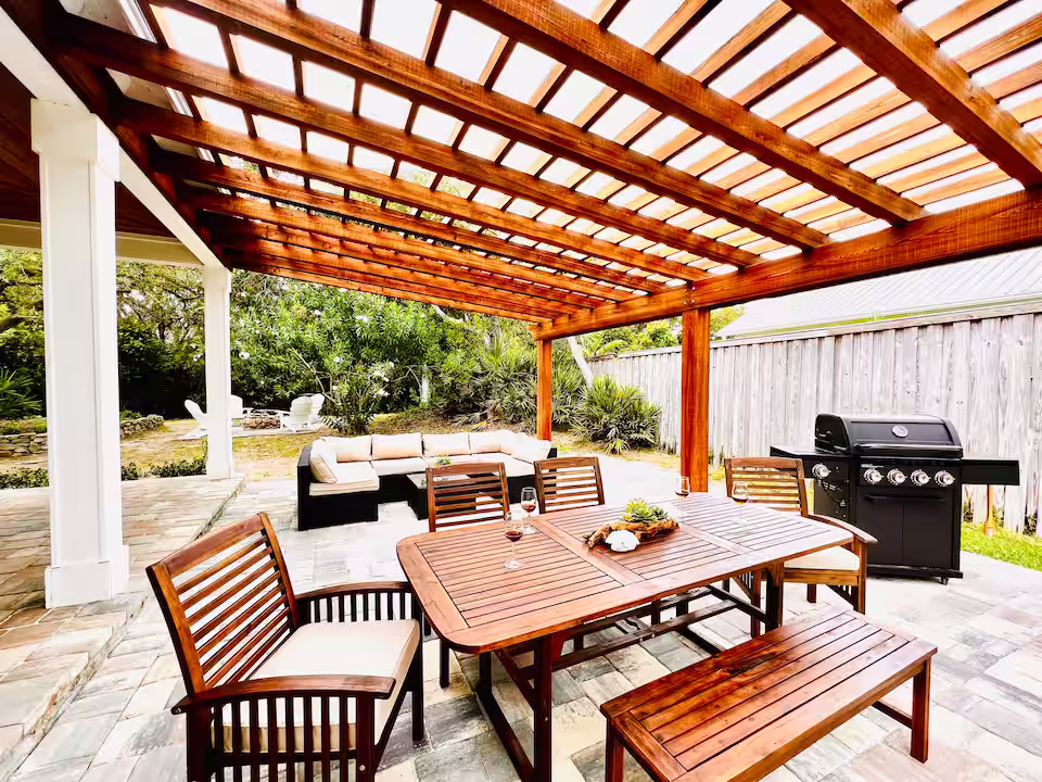 Coastal Paradise-Hot tub, Firepit, Walk to Beach