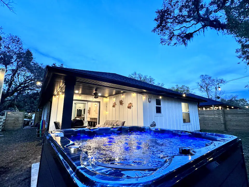 2 Big homes, 6 KingBeds, 2 Hottubs, Mins to St Aug